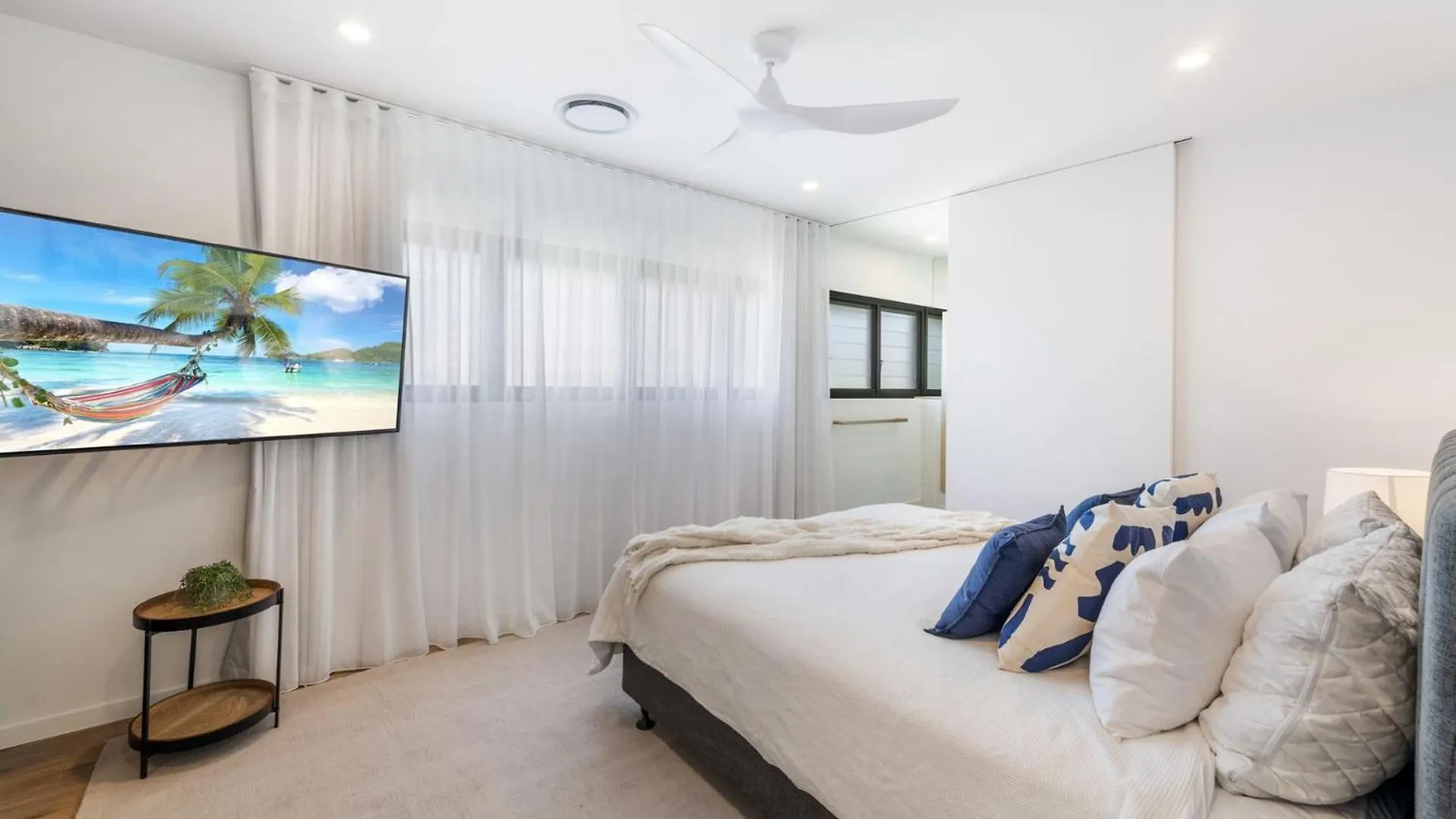 Luxurious Brand New 3 Bedroom House Near The Ocean Mooloolaba Australia