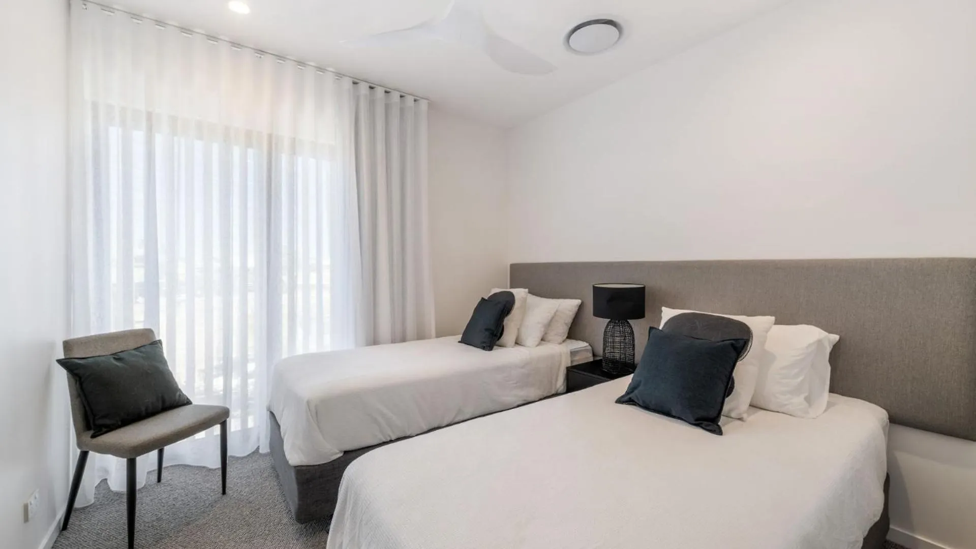 Luxurious Brand New 3 Bedroom House Near The Ocean Mooloolaba