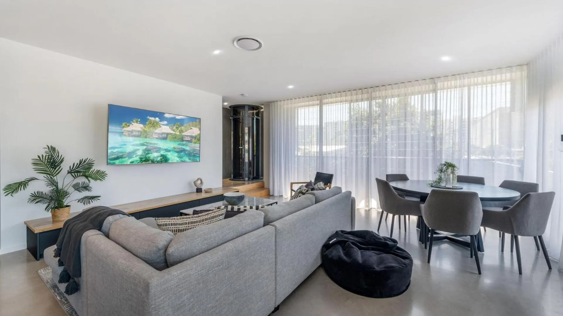 Holiday home Luxurious Brand New 3 Bedroom House Near The Ocean Mooloolaba Australia