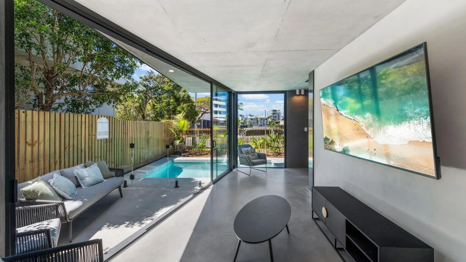 Luxurious Brand New 3 Bedroom House Near The Ocean Mooloolaba