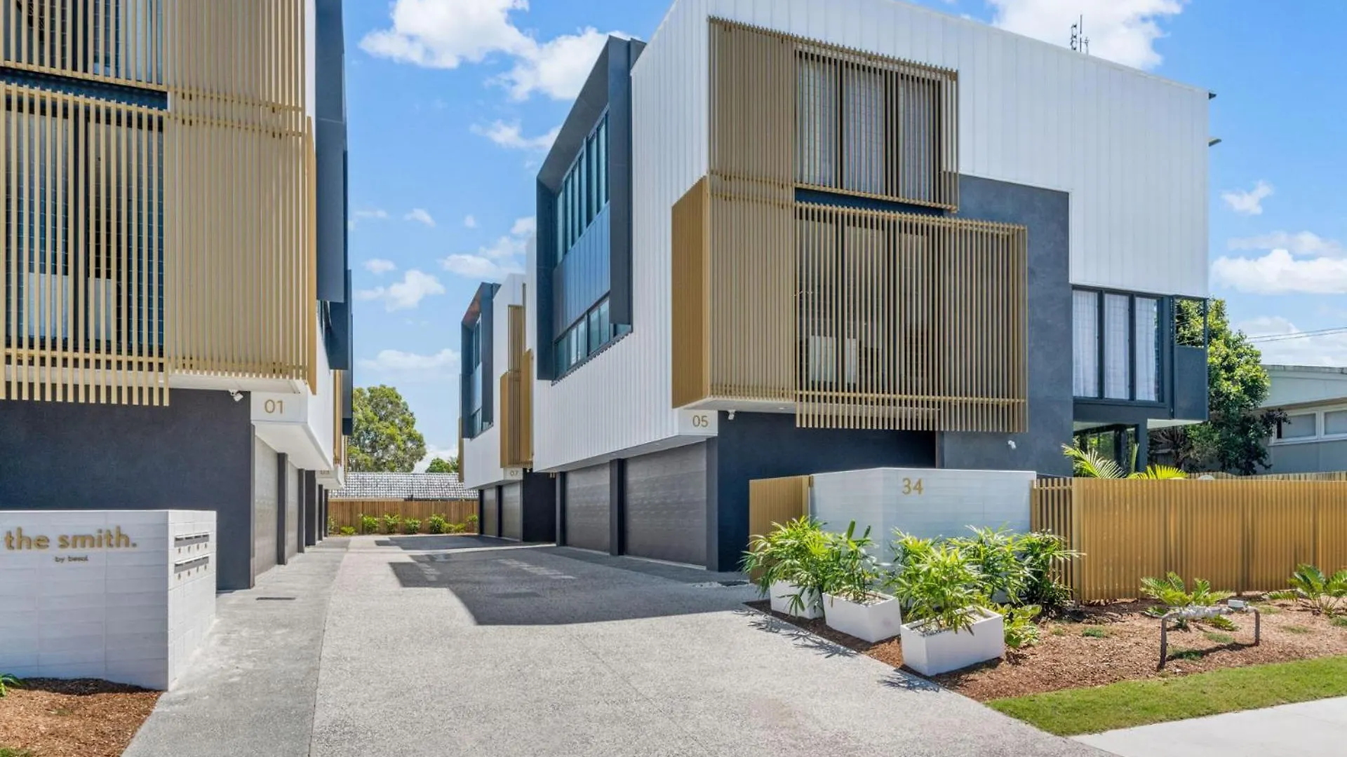 Luxurious Brand New 3 Bedroom House Near The Ocean Mooloolaba